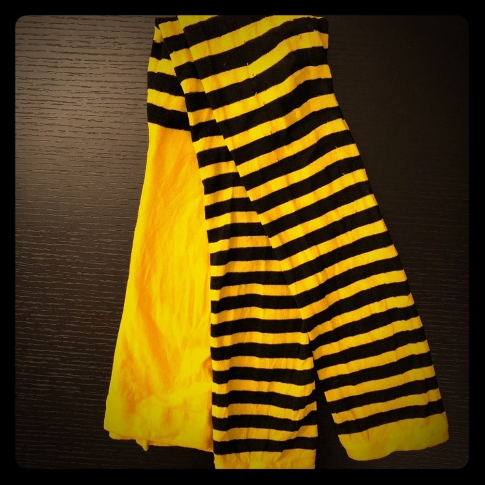 Black and yellow stripped leggings
